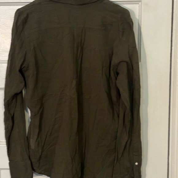 Button up - Picture 3 of 3